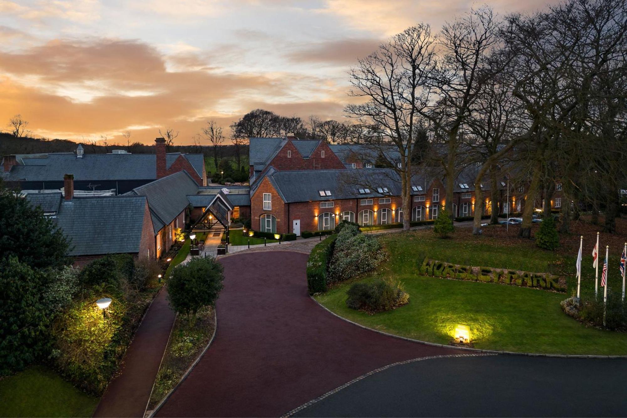 Delta Hotels By Marriott Worsley Park Country Club Bagian luar foto